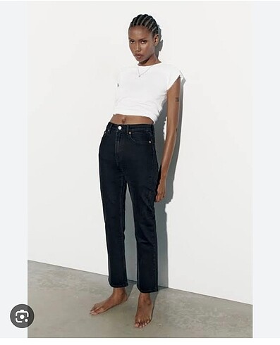 34 Beden Zara HIGH-RISE STOVE PIPE TRF JEAN