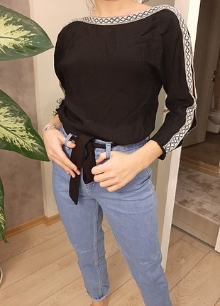 İşleme Detaylı Bluz