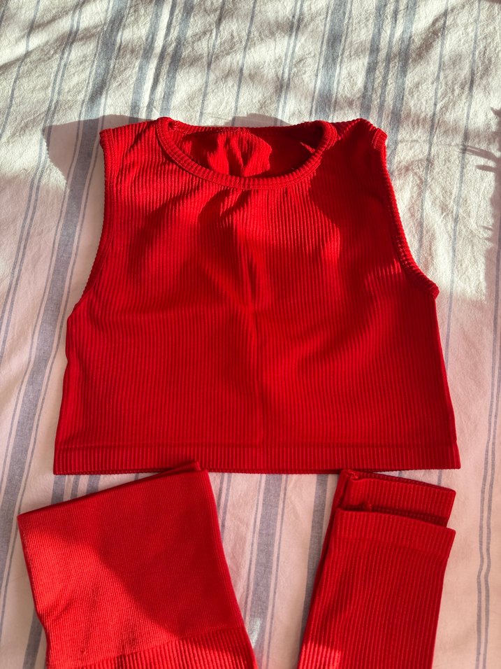 Kırmızı Pilili Spor Tayt - Görsel 2