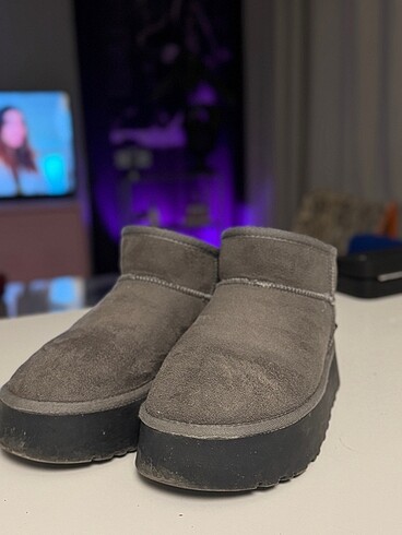 Ugg mini bot