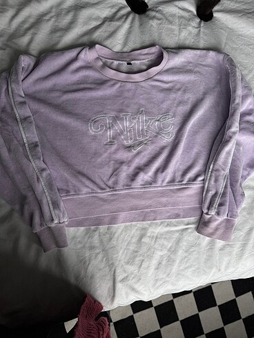 Lila Nike sweatshirt