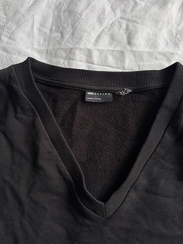 Asos V yaka sweatshirt