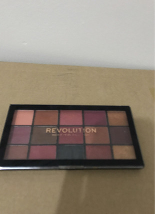 MAKE UP REVOLUTION FAR PALETİ 