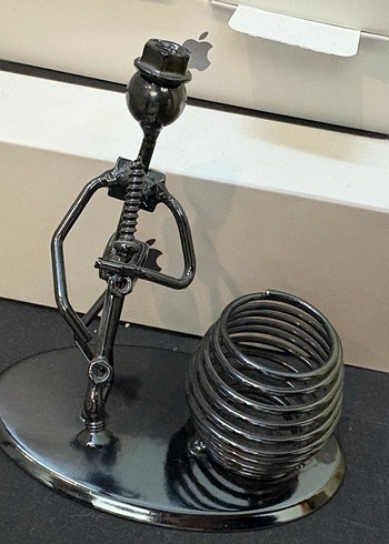 Siyah Metal Saksafon Çalan Figürin kalemlik