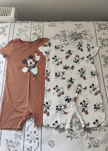 Kısa Kollu Pamuklu Mickey Baskılı Bebek Tulumları