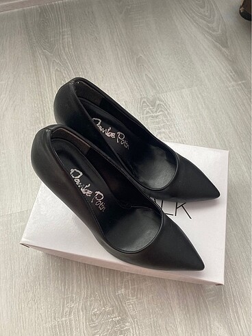 37 Beden Stiletto