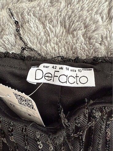 42 Beden Defacto pul detaylı pantolon