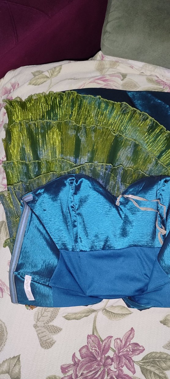 Parlak Yeşil Fırfırlı Kadın straplez esnek abiye - Görsel 3