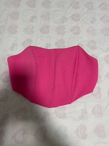 Pembe büstiyer