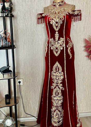 Abiye Kırmızı İşlemeli Uzun Straplez Kolsuz Kına Elbisesi