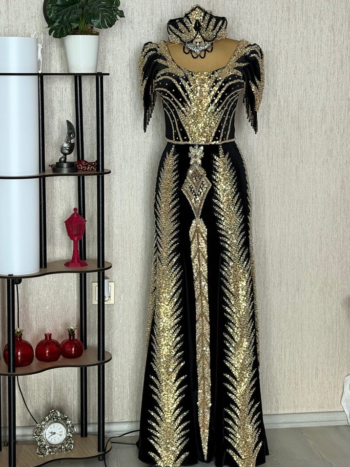 Altın İşlemeli Uzun Henna Elbise - Görsel 3