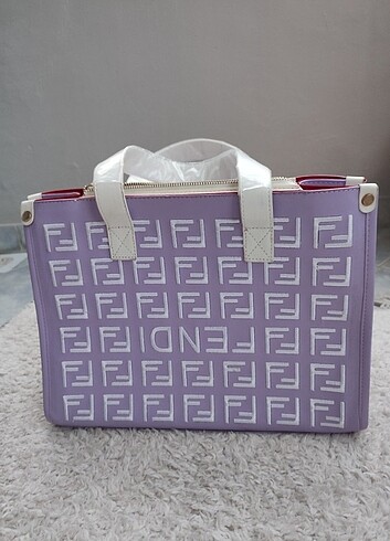 Fendi Fendi modelinde çanta 