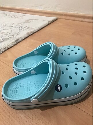 Mint crocs