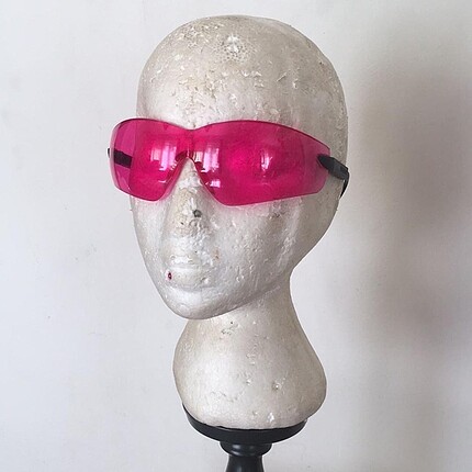 Pembe gözlük