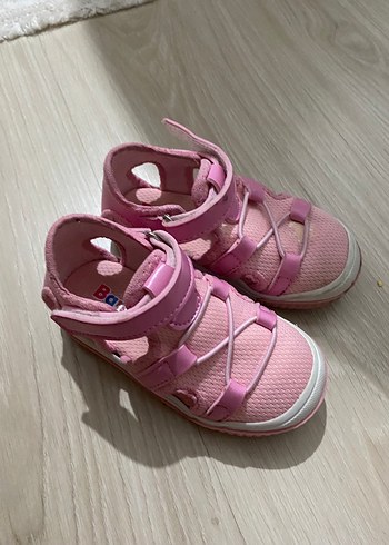 24 Beden Kız Çocuk Pembe Cırt Cırtlı Rahat Sandalet