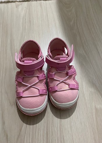 24 Beden pembe Renk Kız Çocuk Pembe Cırt Cırtlı Rahat Sandalet
