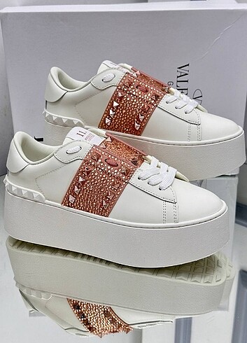 37 Beden beyaz Renk Valentino