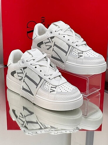 Valentino Valentino