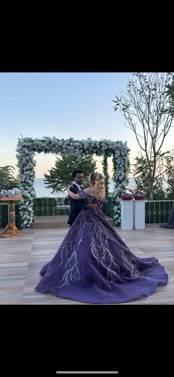 Mor Straplez Uzun İşlemeli Nişan Elbisesi - Görsel 4