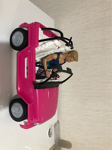 Barbie Ken ve eglenceli jip