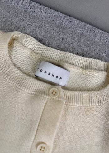 Beyaz Düğmeli Kolsuz Pamuklu Yelek - Görsel 3