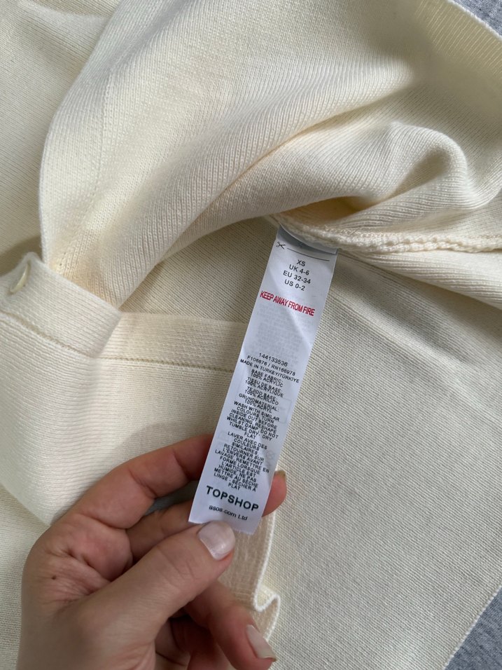 Beyaz Düğmeli Kolsuz Pamuklu Yelek - Görsel 5