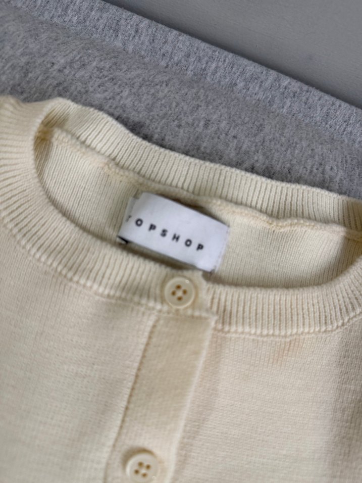 Beyaz Düğmeli Kolsuz Pamuklu Yelek - Görsel 3