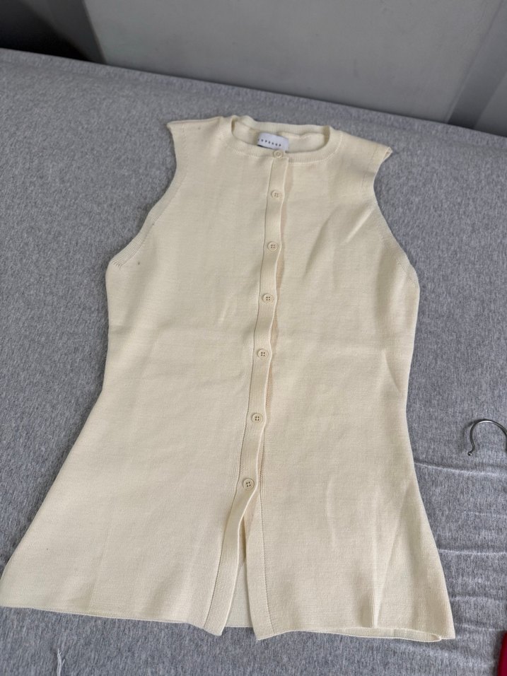 Beyaz Düğmeli Kolsuz Pamuklu Yelek - Görsel 4