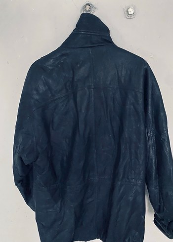 Düğmeli Siyah Deri
Ceket - Görsel 3