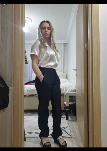 Beyaz V Yakalı Kısa Kollu Ofis Bluzu - Görsel 2