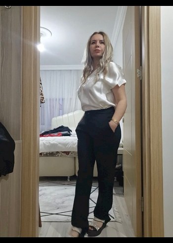 Beyaz V Yakalı Kısa Kollu Ofis Bluzu - Görsel 3