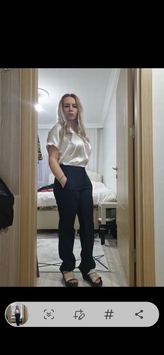 Beyaz V Yakalı Kısa Kollu Ofis Bluzu - Görsel 2