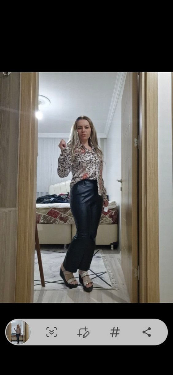 Düğmeli Yılan Desenli bluz - Görsel 2