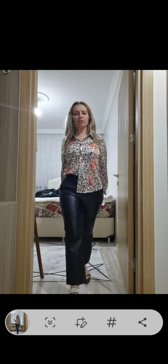 Düğmeli Yılan Desenli bluz - Görsel 3