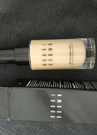 Bobbi Brown Skin Fondöten Spf15 Warm Ivory Rengi