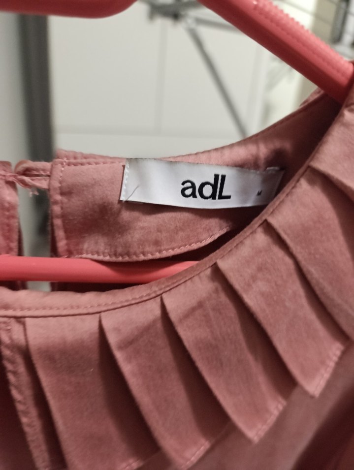 Pembe Süet Kadın Bluz, Fırfırlı Yaka, Uzun Kollu - Görsel 2