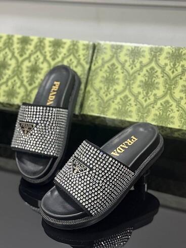 Prada terlik