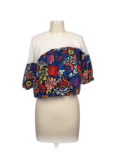 Diğer T-shirt %70 İndirimli.