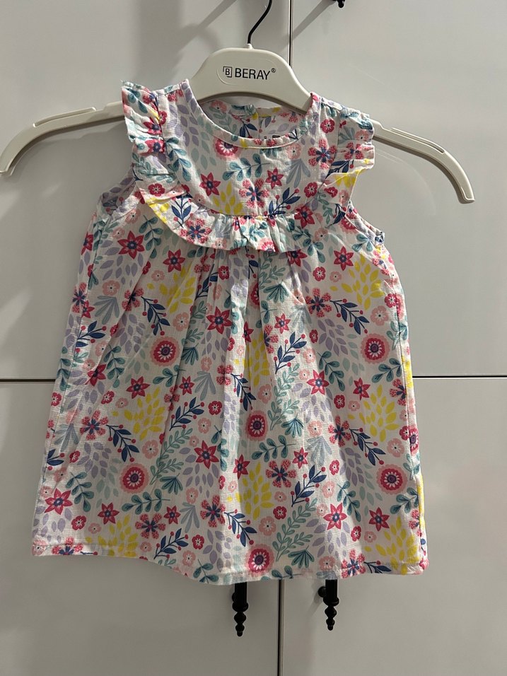 Çiçek Desenli Kolsuz Kız Elbisesi - Görsel 3