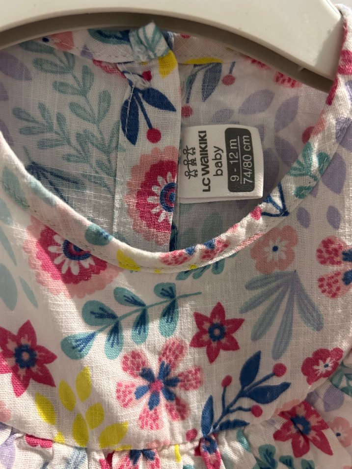 Çiçek Desenli Kolsuz Kız Elbisesi - Görsel 4