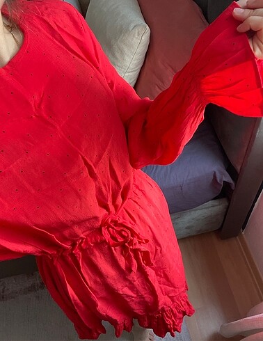 Kırmızı belden büzgülü yeni elbise s ve m beden ile uyumlu