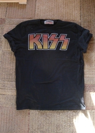 kiss tshirt