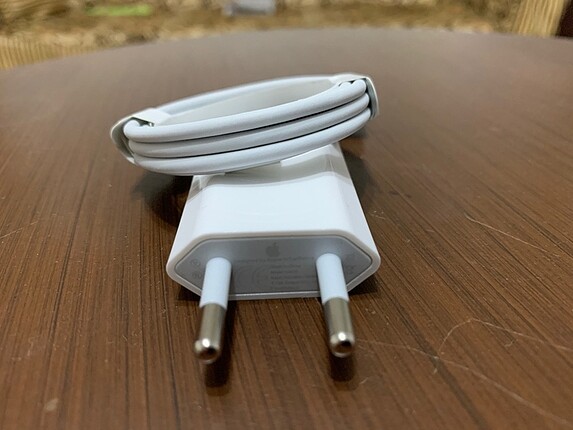 Orjinal İPhone kutudan çıkma şarj aleti