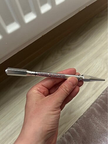 Benefit kaş kalemi