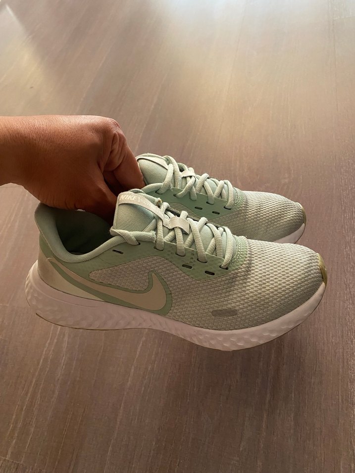 NİKE REVOLUTION 5 KADIN KOŞU YÜRÜYÜŞ AYAKKABISI - Görsel 4