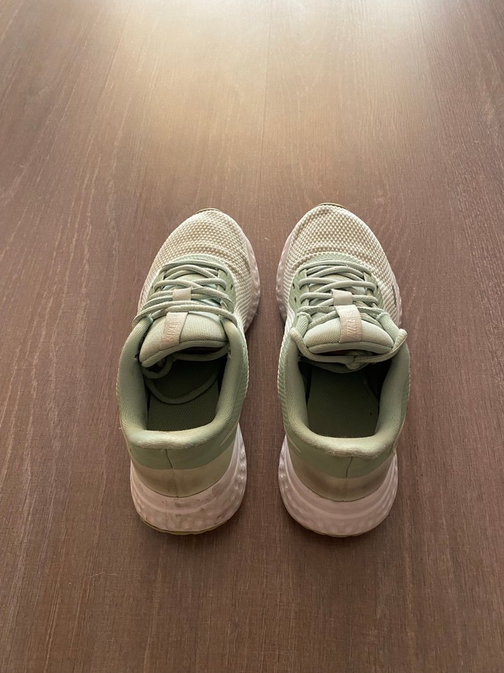 NİKE REVOLUTION 5 KADIN KOŞU YÜRÜYÜŞ AYAKKABISI - Görsel 2