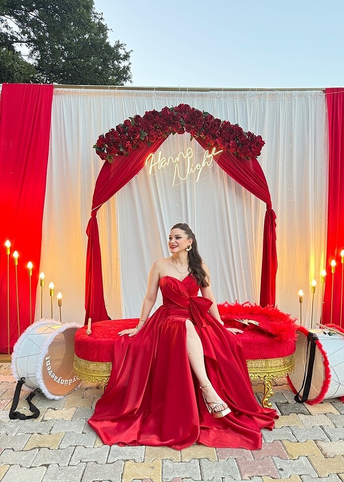 yırtmaçlı kırmızı uzun elbise - Görsel 3