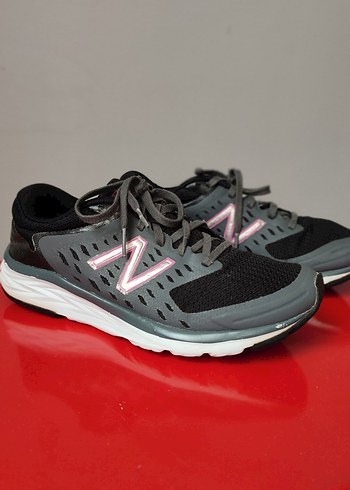 New Balance Kadın Spor Ayakkabı