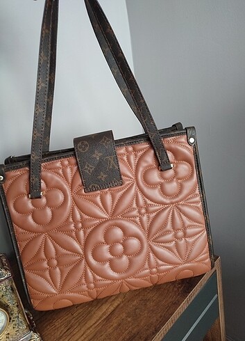 Louis Vuitton LOUIS VUITTON ÇANTA