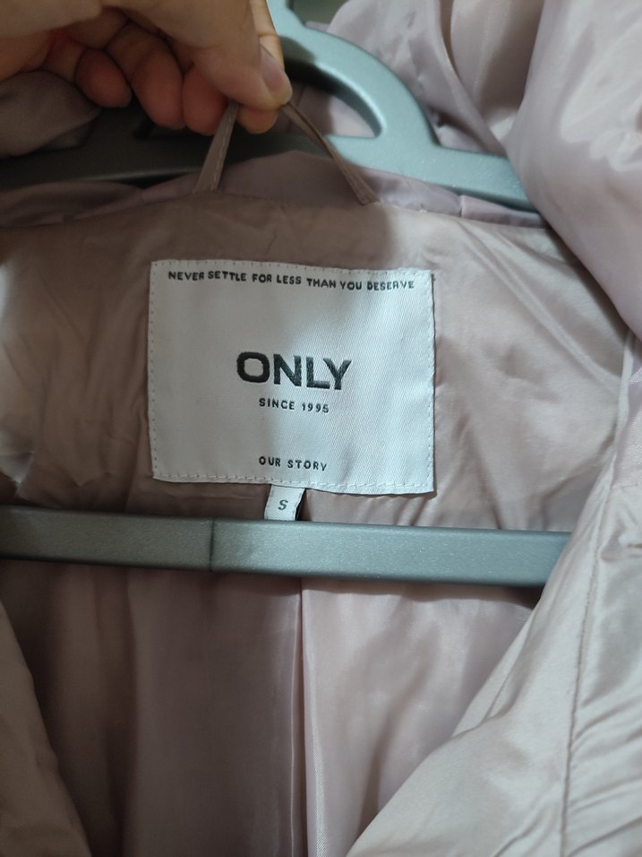 Kapüşonlu Kadın Montu - Görsel 2